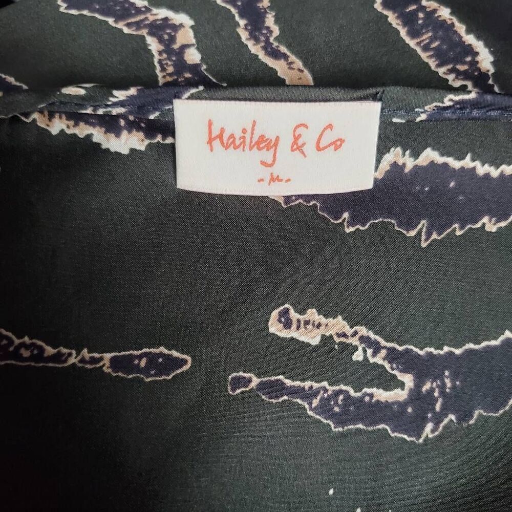 Hailey & Co Medium Top - Picture 3 of 7